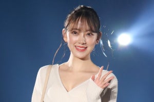 乃木坂46堀未央奈、谷間チラリ! 胸元ざっくり衣装で色気放つ