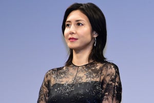 松嶋菜々子が上品シースルー、玉城ティナが大胆美脚…『AI崩壊』女優陣艶やかに登場