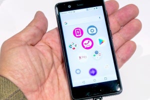 手のひらサイズのスマホ「Rakuten Mini」を触ってみた