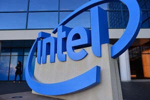 Intel、データセンター回復で増収増益、PC向け部門2％増も供給は依然逼迫