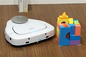 かしこく動いて段差も乗り越えるロボット掃除機「ルーロ」 - パナソニック体験会から