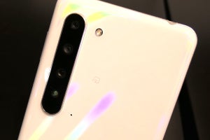 5Gスマホってどんなもの？ 写真で見る「AQUOS R5G」