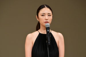 MEGUMI、大人の肩出しドレスで魅了! グラビアから女優で「初めて大きな賞」