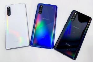 ドコモ、3眼カメラの4G LTEミッドレンジスマホ「Galaxy A41」