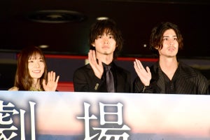 山崎賢人＆松岡茉優、無観客の映画館に「不思議」ポン・ジュノ監督から称賛も