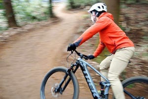 高級e-BIKEは何が違う？ ママチャリ派が乗ってみた「TREK Rail 9.7」