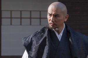 『麒麟がくる』本木雅弘“斎藤道三”剃髪姿公開「頭の中だけサウナ状態」