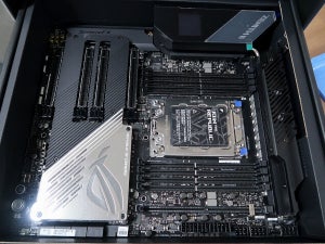 今週の秋葉原情報 - 電源を強化したThreadripper向けマザー、春らしい新色のマウスも発売に