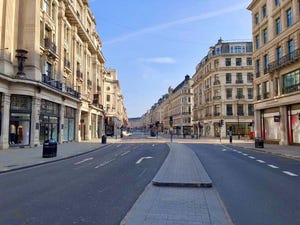 誰もいないロンドンの中心地を撮影した写真に、ツイッターで驚きの声 - 「ここは日本でいうと新宿」まるで世紀末映画のワンシーン