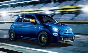 Abarth「595 / 595C」の限定車「595 / 595C Pista」を計240台限定で販売 