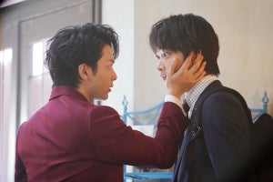 佐藤寛太、中村倫也にメロメロ!? 『美食探偵』“胸キュン”写真