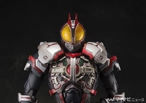 『仮面ライダー555』ファイズ最新アレンジフィギュアは胸部アーマー展開ギミック搭載