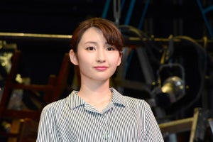 井上小百合、一人芝居に号泣!? 本多劇場再開でソーシャルディスタンス取材