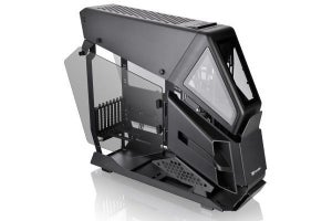 Thermaltake、ヘリコプターを模したデザインのオープンフレームケース