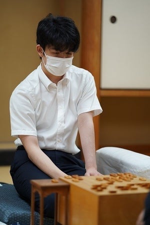 藤井聡太棋聖が順位戦Ｂ級２組３連勝！　強すぎる藤井穴熊、組めば必勝！？