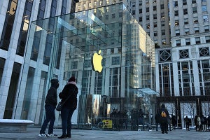 Appleの時価総額が米企業初の2兆ドル超え、サービスの伸びや5G需要で弾み