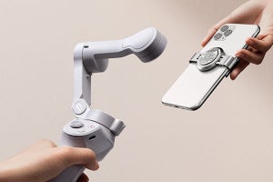 DJI、スマホ用ジンバル「OM 4」、マグネットで簡単着脱、撮影機能さらに充実