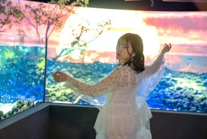 声優・石原夏織、「カワスイ 川崎水族館」とのコラボビジュアルを公開