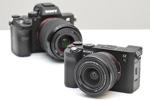 ソニーが新フルサイズミラーレス「α7C」　APS-C機並みサイズ、Vlog装備を拡充