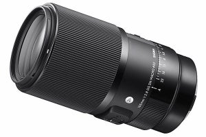 シグマ、ミラーレス用の中望遠マクロ「105mm F2.8」　テレコンにも対応