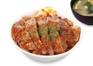 松屋、はみ出るお肉「牛ステーキ丼」発売! 2種の"極旨ソース"で堪能しよう