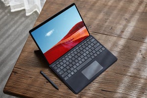 「Windows 10 on ARM」がx64エミュレーションに対応、11月にプレビュー開始