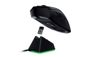 Razer、ゲーミングマウス「Razer DeathAdder V2 Pro」の充電台セットモデル