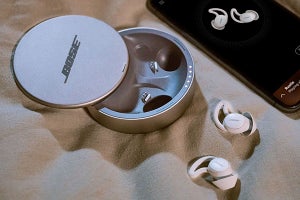 ボーズの入眠用デバイス復活、ノイズ低減を強化し新コンテンツも使える「Sleepbuds II」