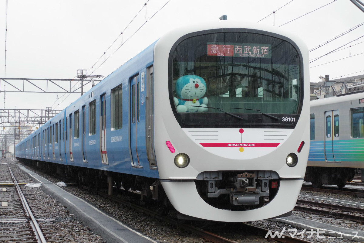 西武鉄道30000系「DORAEMON-GO!」思わず笑顔になるラッピング電車