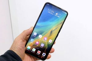 カメラをディスプレイに内蔵したスマホ「Axon 20 5G」、どうやって実現？