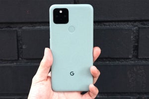 「Pixel 5」24時間レビュー！ 新境地のグーグル製5Gスマホ、カギは「軽さ」にアリ