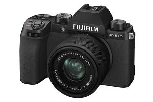 小型軽量な新ミラーレス「FUJIFILM X-S10」、ボディ内手ブレ補正・高速AF搭載