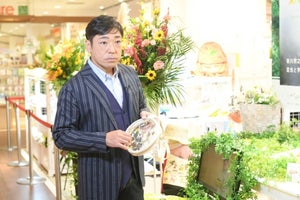 香川照之、実業家としての顔　アパレルブランド実店舗オープンに密着