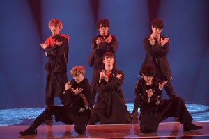 SixTONES、世界に向けてパフォーマンス! ジェシーは英語でジョーク