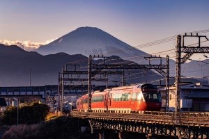 「小田急ロマンスカーカレンダー」一般公募の写真使用は今回が最後