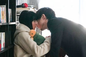 『35歳の少女』柴咲コウ＆坂口健太郎が25年の時を超えたファーストキス!?