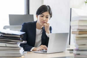 ｢杜撰｣の意味とは? 読み方は｢とせん｣? 由来や言い換え、例文を紹介