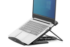 サンワダイレクト、書見台にもなるノートPC用スタンド　2,480円