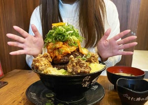 クリぼっちも安心! すた丼屋の「肉ニクにくツリー丼」にアラサー女子が満たされた