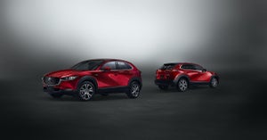 「MAZDA CX-30」がエンジン特性と安全性を改良し、クルマとの一体感向上