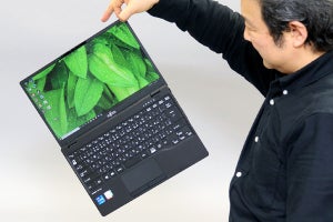 軽すぎる13.3型ノートPC「LIFEBOOK UH-X/E3」レビュー - 毎日PCを持ち歩きたいビジネスパーソン向き！