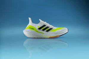 アディダス、ランニングシューズ「ULTRABOOST 21」を発売