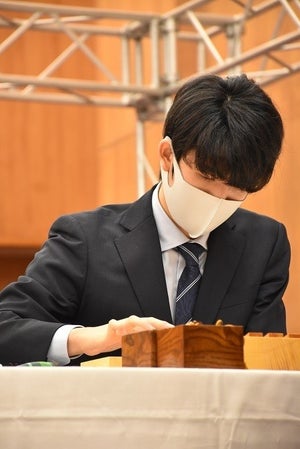 藤井聡太二冠が豊島将之竜王を破って４年連続準決勝進出！　第14回朝日杯将棋オープン戦