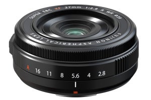 富士フイルム、リニューアルした最薄最軽量のパンケーキレンズ「XF27mmF2.8 R WR」