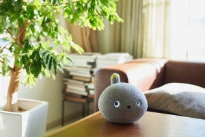 パナソニック、同居人のようにふるまう“弱いロボット”「NICOBO」