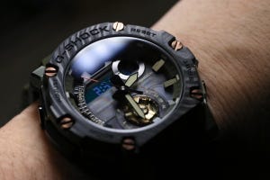 G-SHOCK新作を写真で - G-STEEL「GST-B300」は見せるCMFから「想像させるCMF」へ