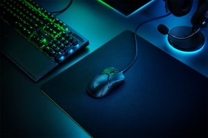 Razer、ポーリングレート8,000Hzの超速通信ゲーミングマウス「Viper 8K Hz」