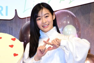 森七菜、よろけるハプニングもキュートな姿! 恋愛相談に的確回答で「すごい楽しい」