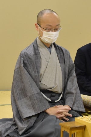 渡辺明棋王が糸谷哲郎八段を圧倒！　相手の意表を突く機敏な端攻めでリードを奪い押し切る　第46期棋王戦第２局