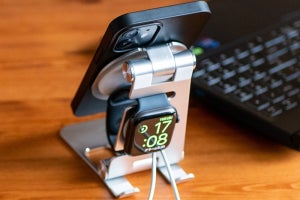 上海問屋、MagSafeとAppleWatchの充電器を取り付け可能なアルミ合金スタンド